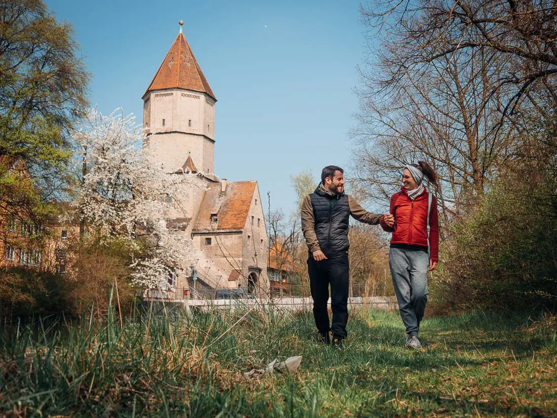 Wir beide & im Hintergrund das Jakobertor