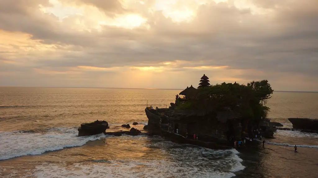 Indonesien Reisetipp: der Tanah Lot Tempel auf Bali