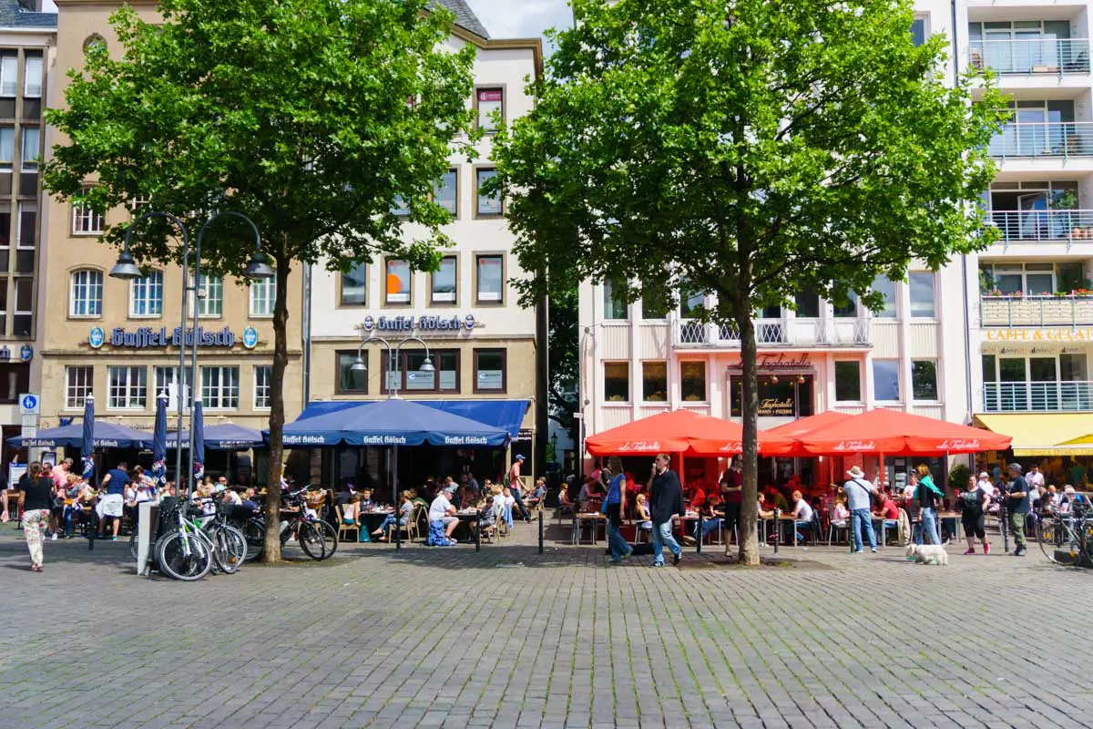 Koeln-Stadtteil-Altstadt-4 Restaurants und Häuser in der Kölner Altstadt