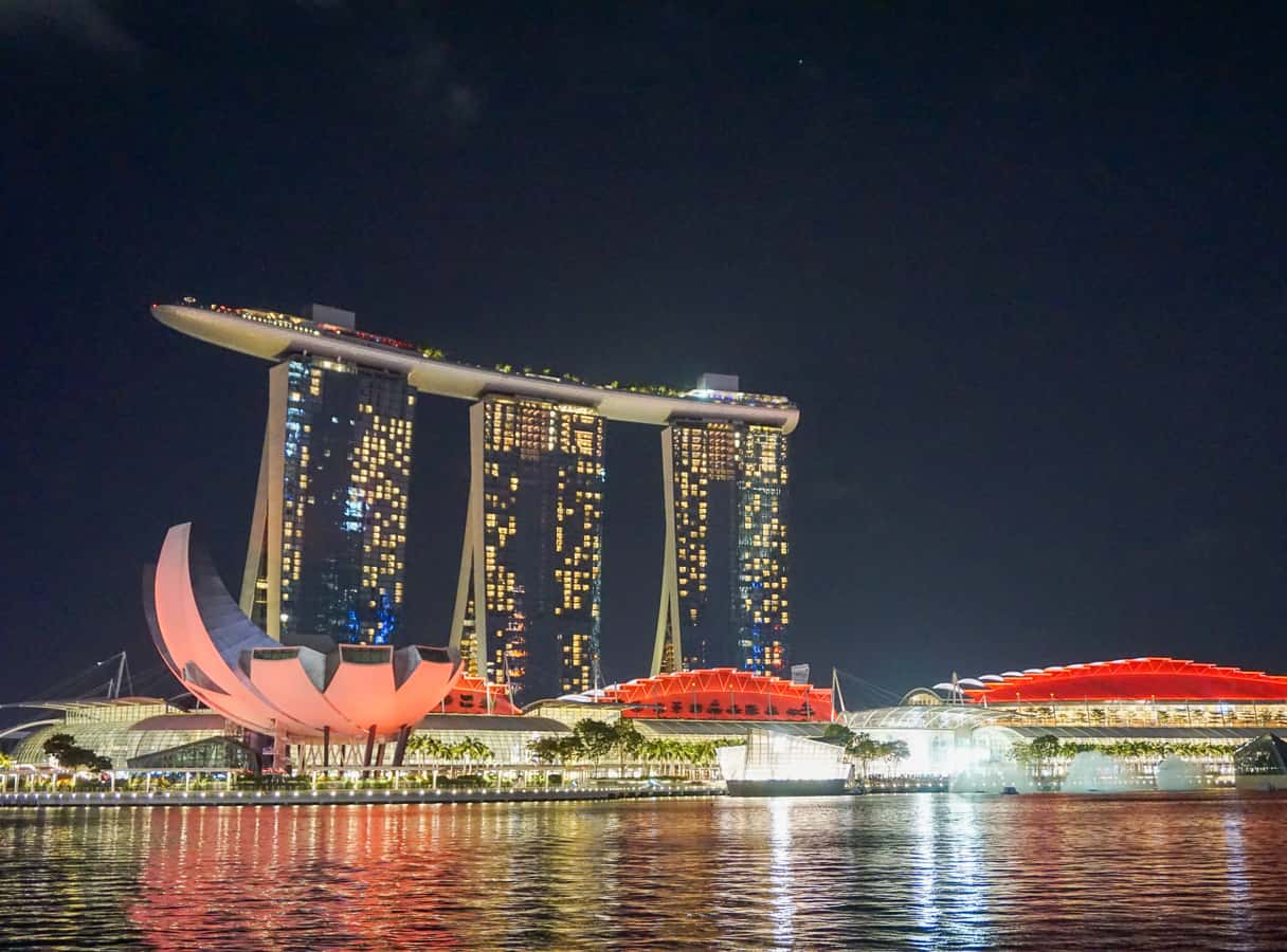 Marina Bay in Singapur bei Nacht